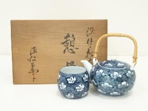 有田焼　源右衛門窯造　染付松文急須・梅文湯呑セット（共箱）